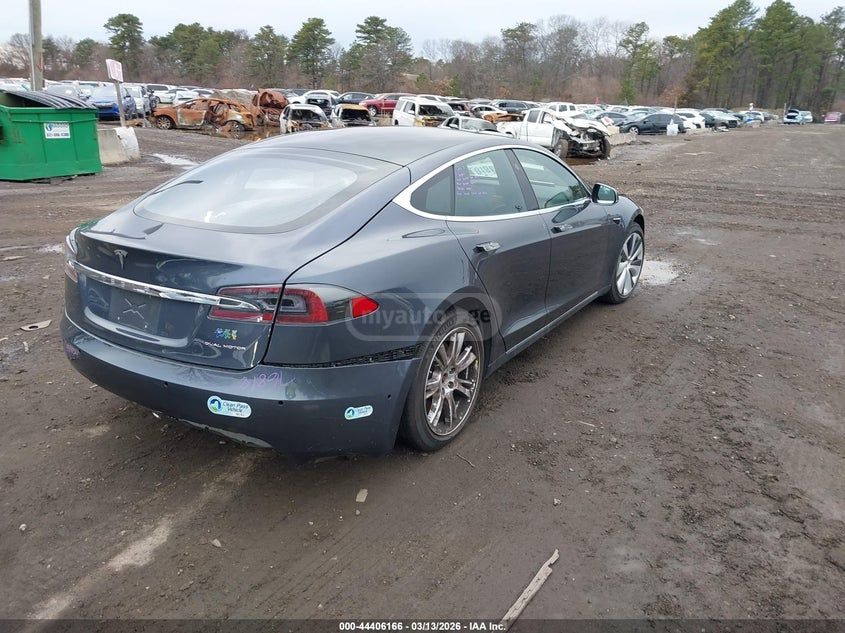 Tesla Model S - фото 4