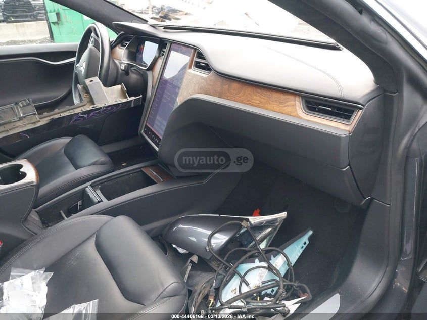 Tesla Model S - фото 5