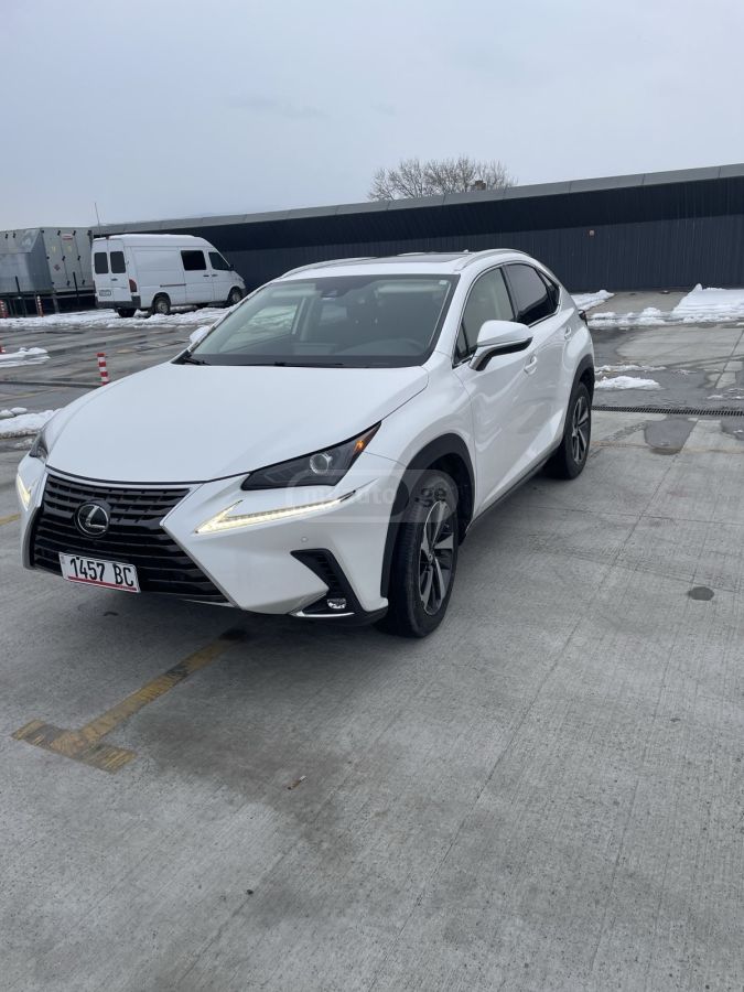 Lexus Base 4dr All-Wheel Drive CVT — миниатюра 2