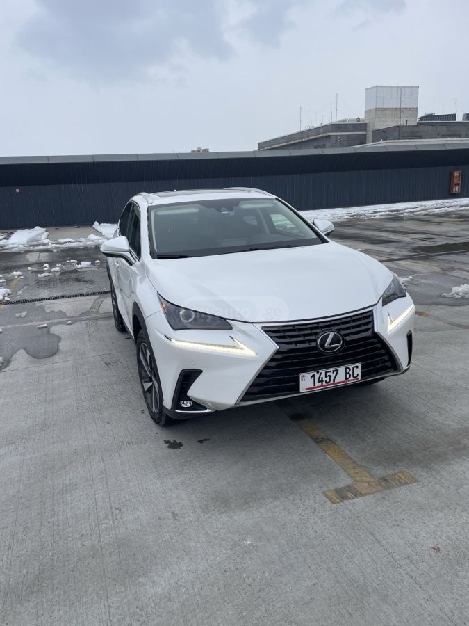 Lexus Base 4dr All-Wheel Drive CVT — миниатюра 4