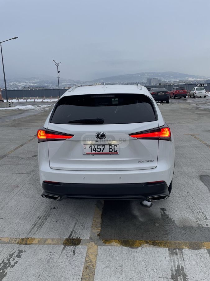 Lexus Base 4dr All-Wheel Drive CVT — миниатюра 6