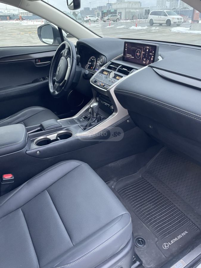 Lexus Base 4dr All-Wheel Drive CVT — миниатюра 7