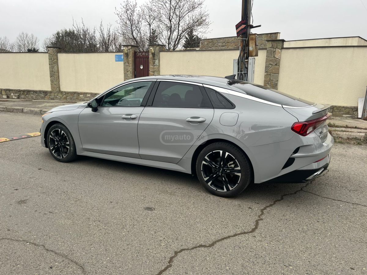Kia K5 - фото 1