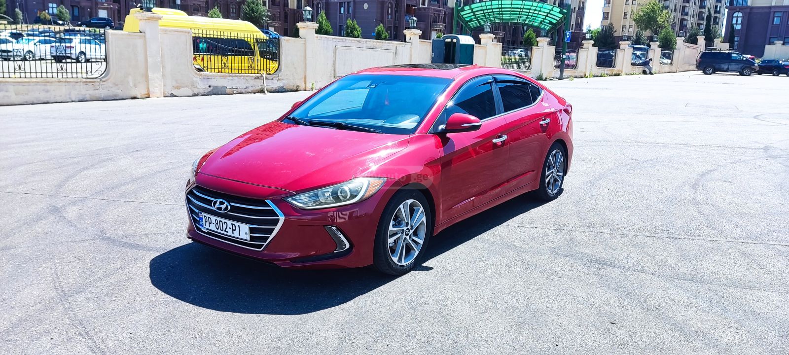 Hyundai Elantra - фото 1