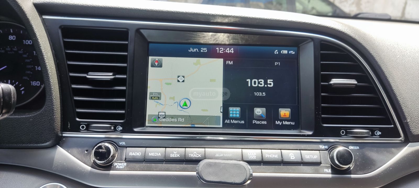 Hyundai Elantra - фото 8