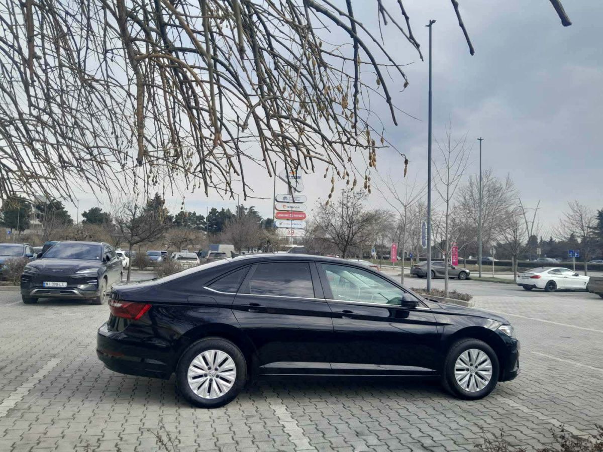 Volkswagen Jetta - фото 1