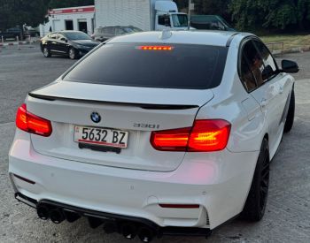 BMW330 i2017