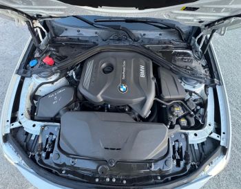 BMW330 i2017