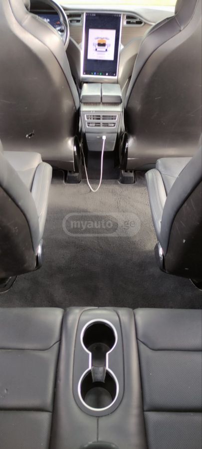 Tesla Model X - фото 13