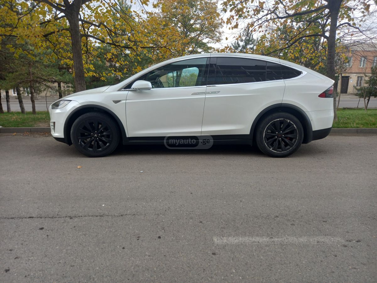 Tesla Model X - фото 3