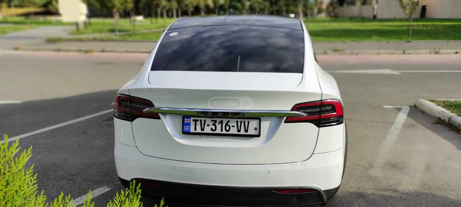 Tesla Model X - фото 7