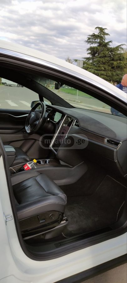 Tesla Model X - фото 9