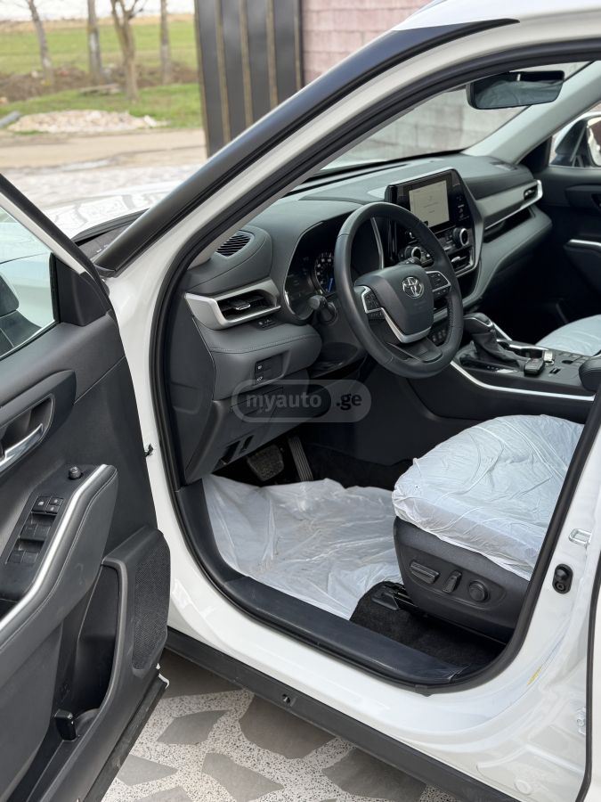 Toyota Highlander 2024 — миниатюра 9