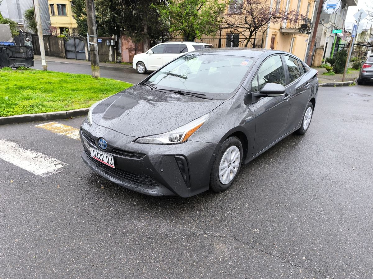 Toyota Prius - фото 1