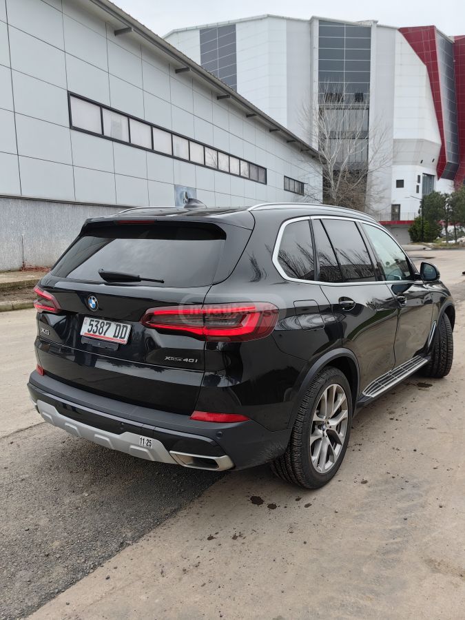 BMW xDrive40i 4dr All-Wheel Drive — миниатюра 4