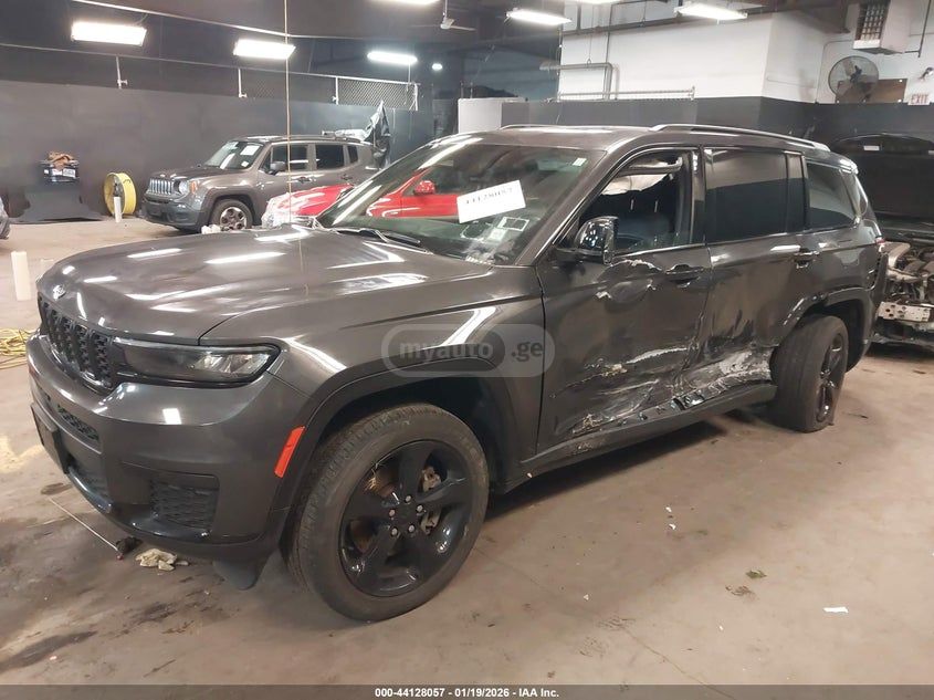 Jeep Grand Cherokee - фото 1