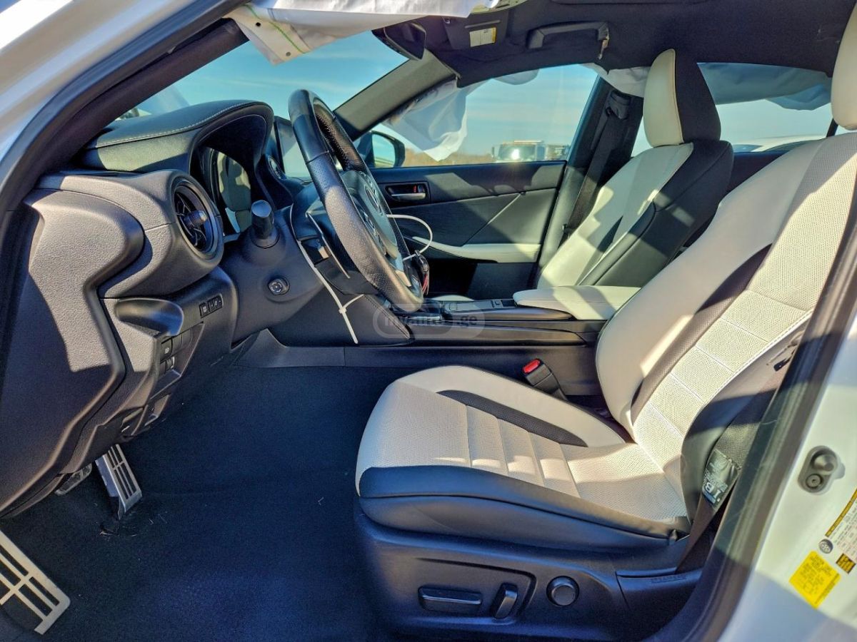 Lexus F SPORT Design 4dr Rear-Wheel — миниатюра 7