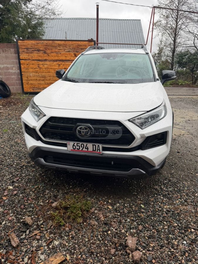 Toyota RAV 4 - фото 1