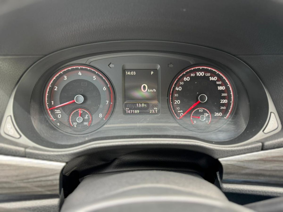 Volkswagen Passat - фото 12