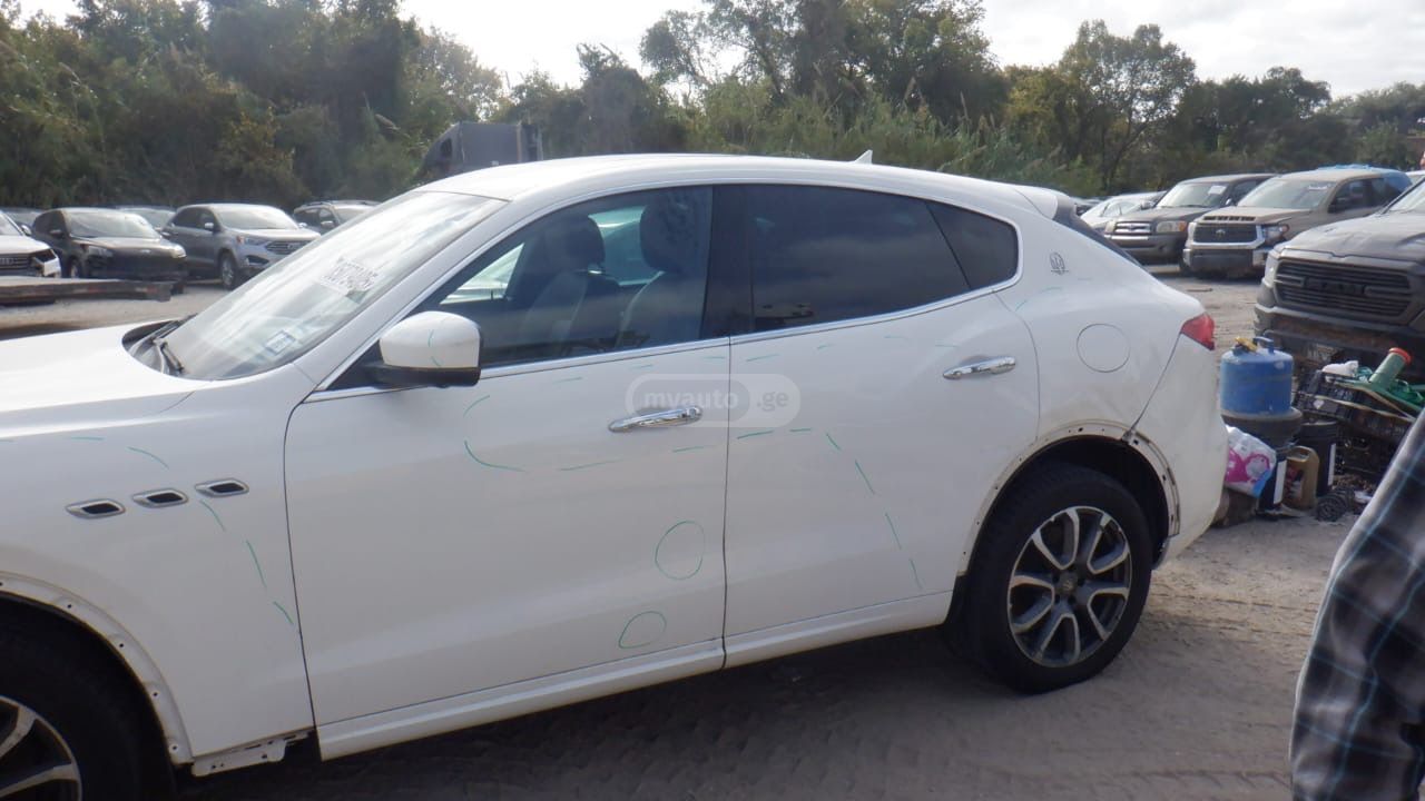 Maserati Levante - фото 7