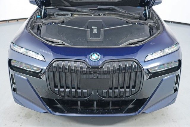 BMW I7 - фото 11