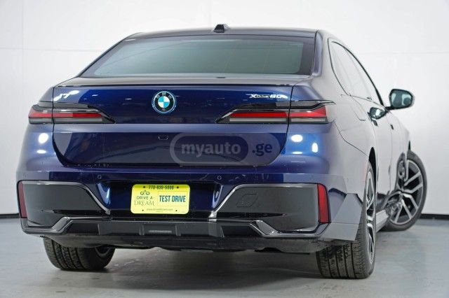 BMW I7 - фото 4