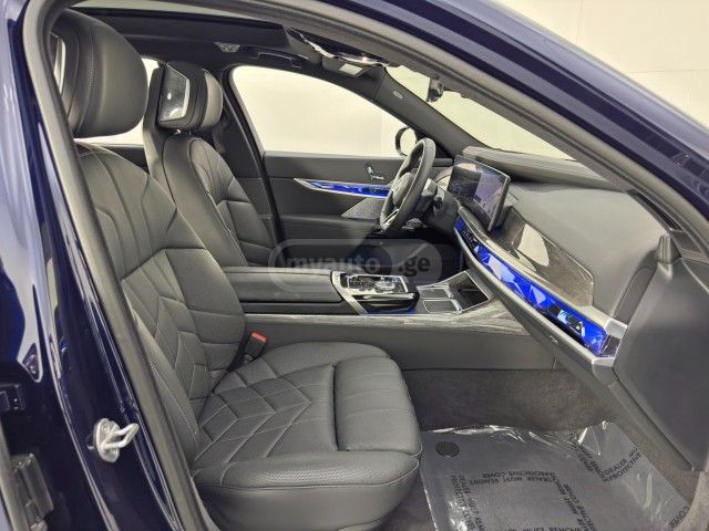 BMW I7 - фото 6