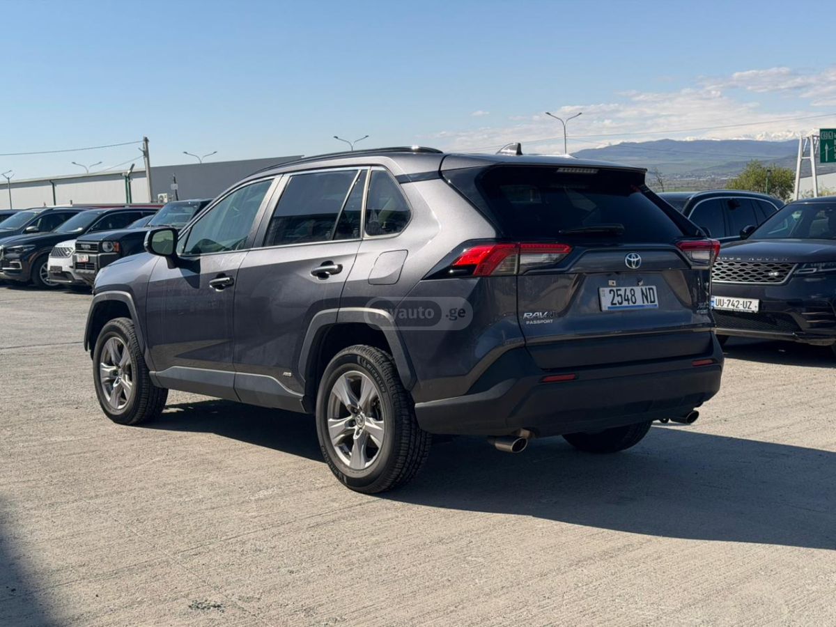 Toyota Rav 4 - фото 3