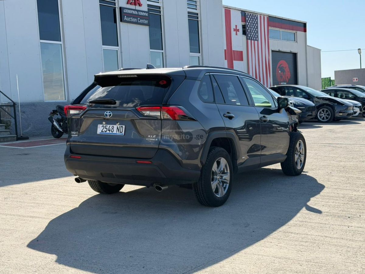 Toyota Rav 4 - фото 4