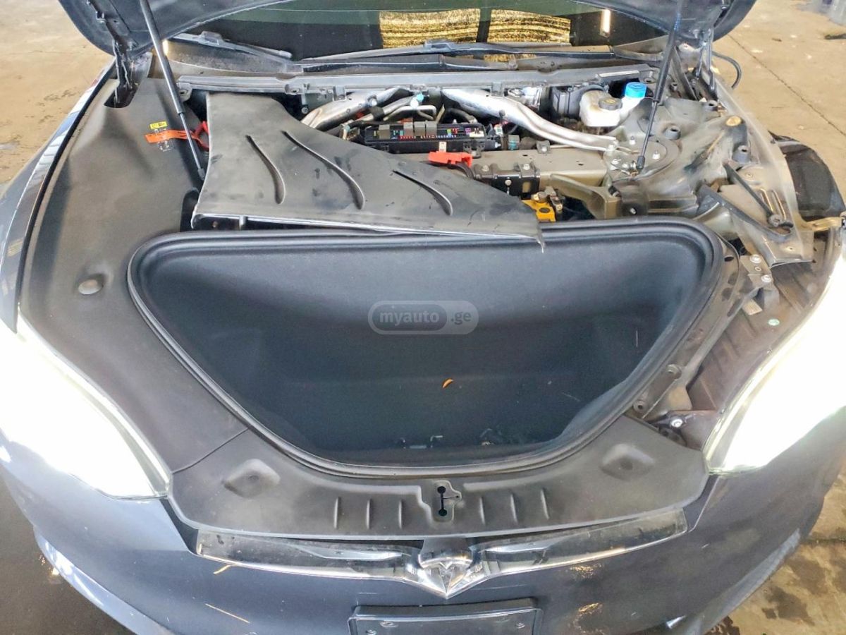 Tesla Model S - фото 11