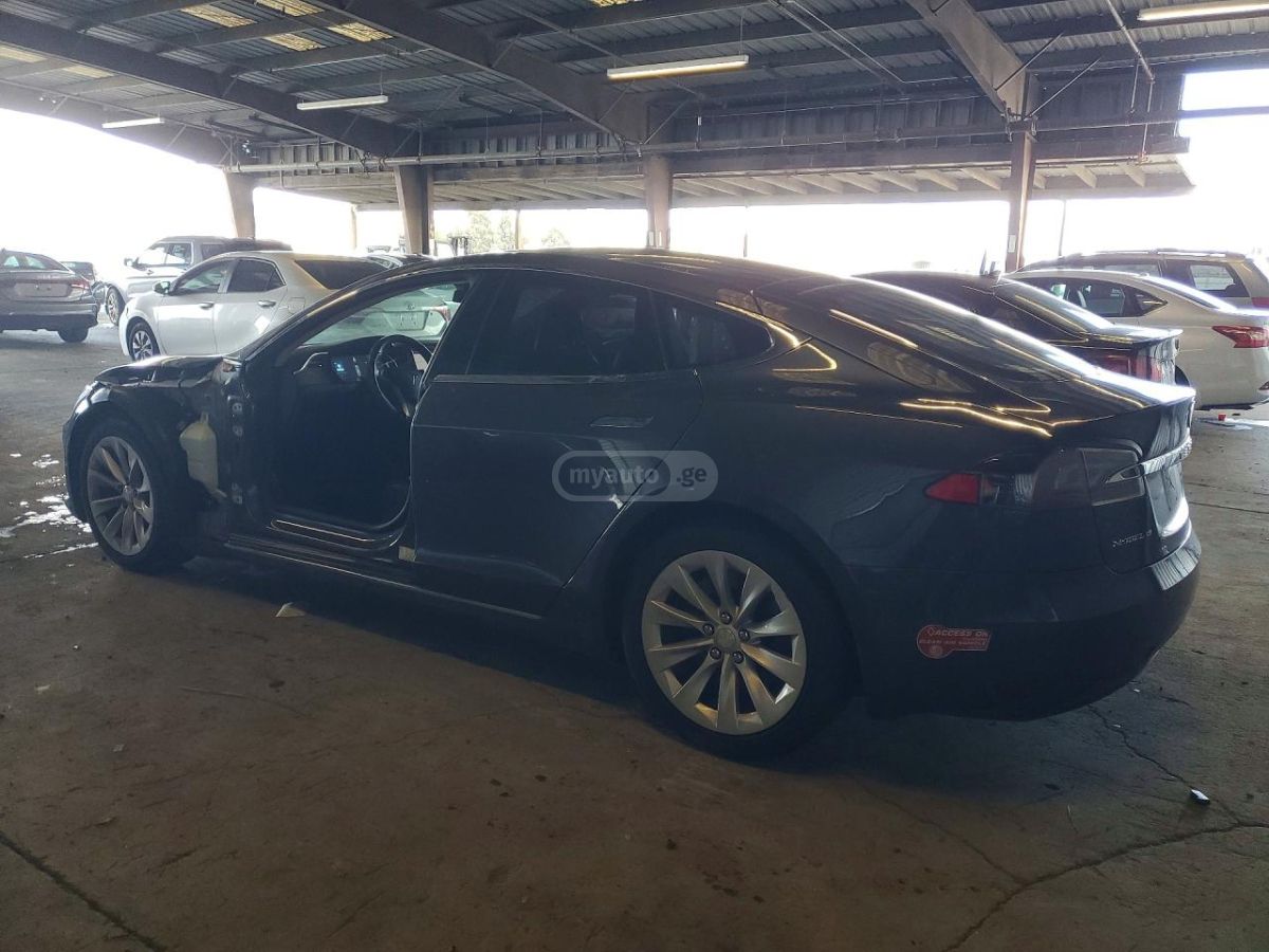 Tesla Model S - фото 3