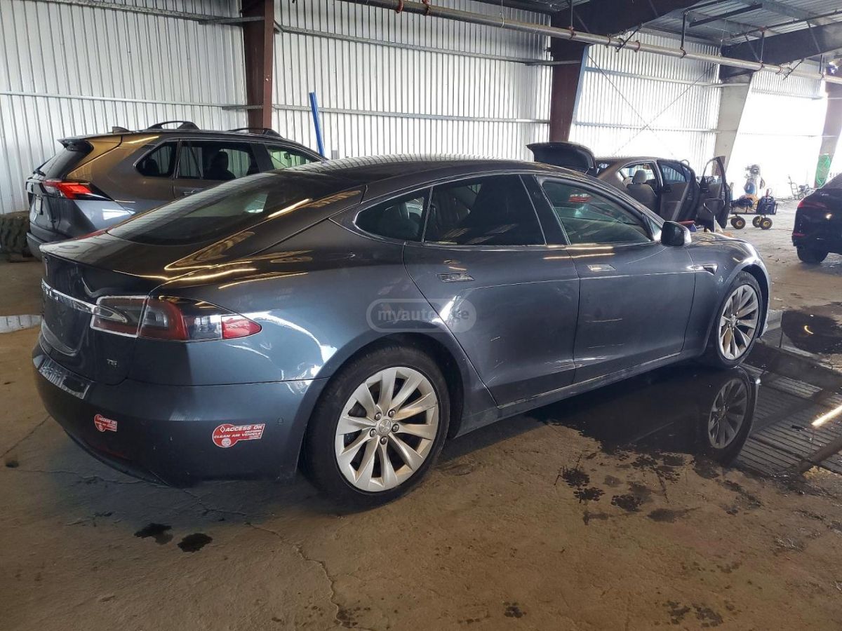Tesla Model S - фото 4