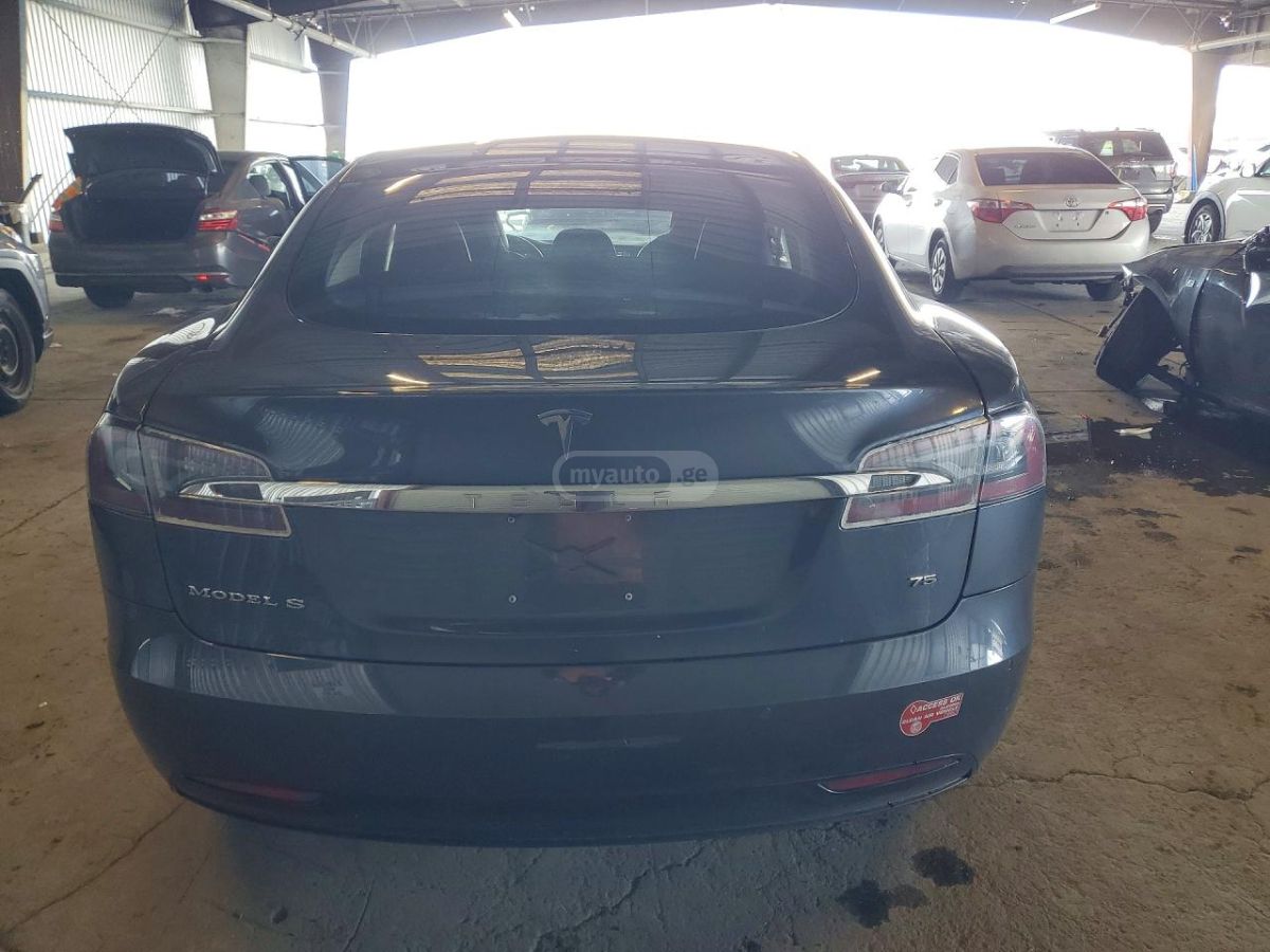 Tesla Model S - фото 6