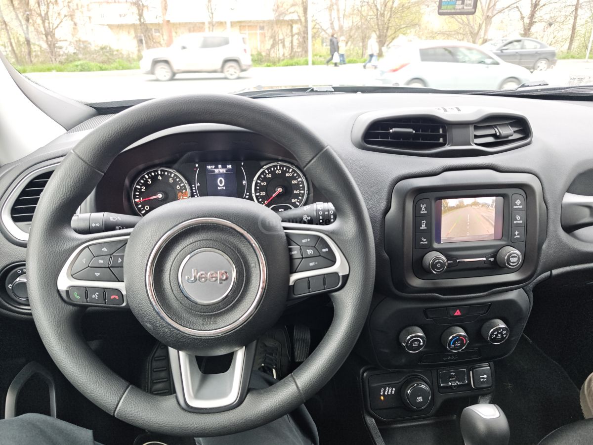 Jeep Renegade - фото 8