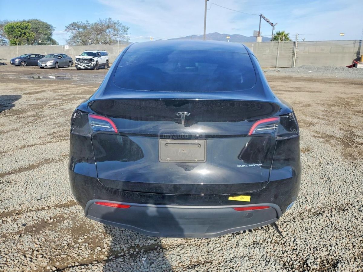 Tesla Model Y - фото 6