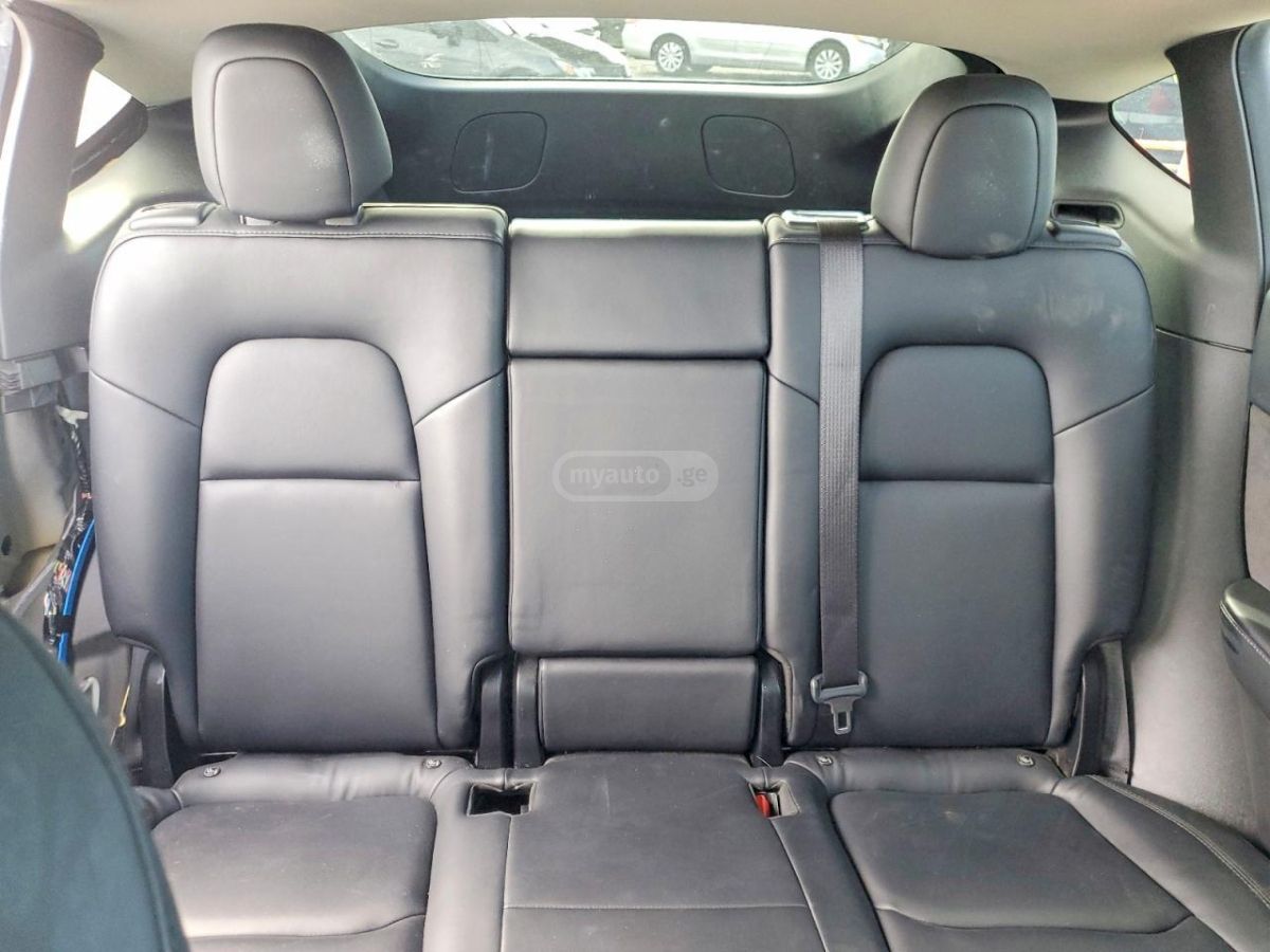 Tesla Model Y - фото 9