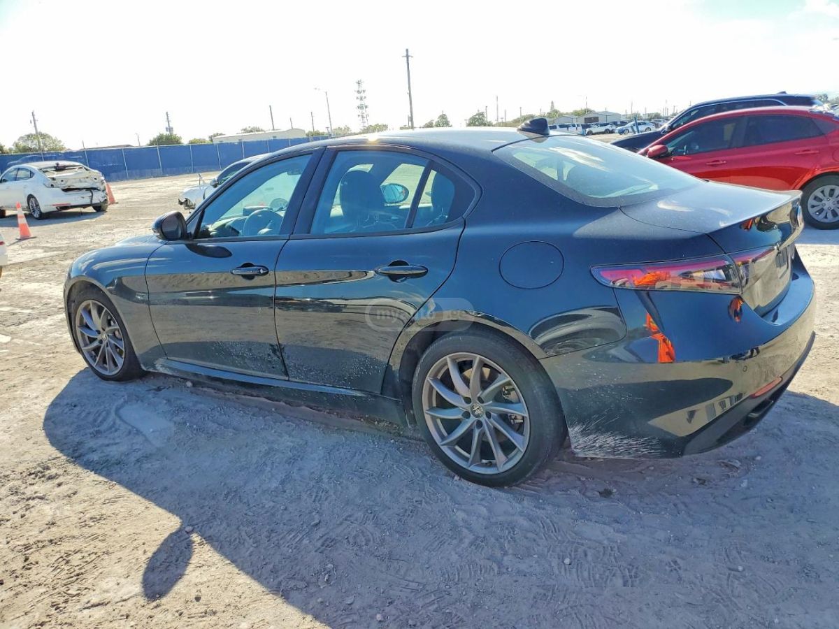 Alfa Romeo Giulia 2025 — миниатюра 2