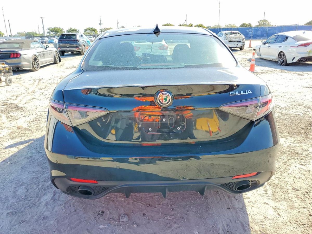 Alfa Romeo Giulia 2025 — миниатюра 6