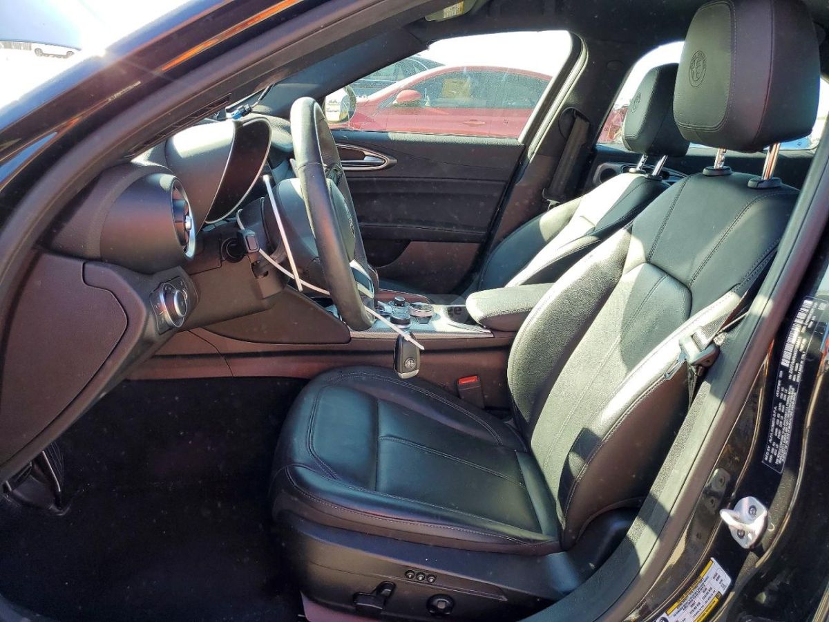 Alfa Romeo Giulia 2025 — миниатюра 7