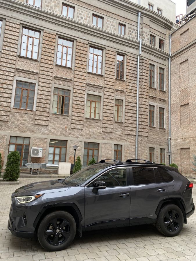 Toyota XSE 4dr All-Wheel Drive CVT — миниатюра 3