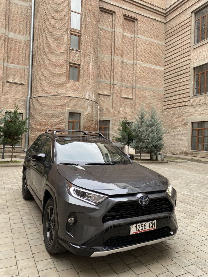 Toyota XSE 4dr All-Wheel Drive CVT — миниатюра 4