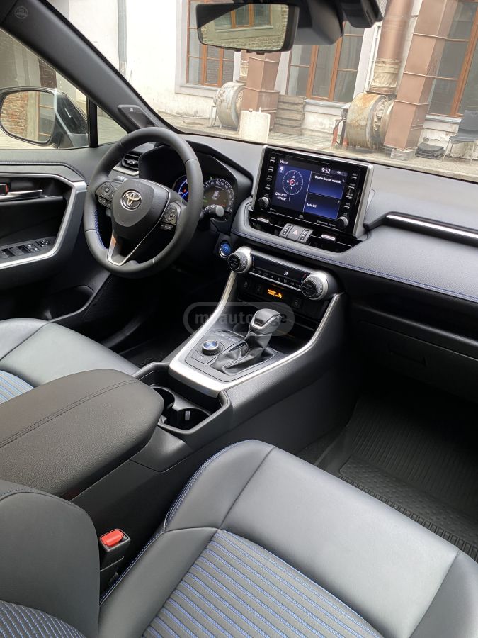 Toyota XSE 4dr All-Wheel Drive CVT — миниатюра 8