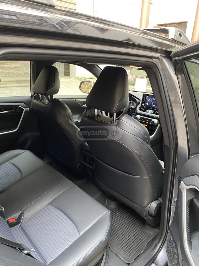 Toyota XSE 4dr All-Wheel Drive CVT — миниатюра 9