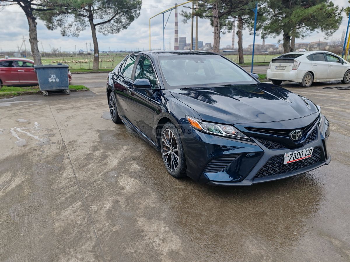 Toyota Camry - фото 2