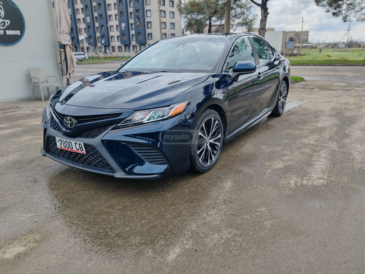 Toyota Camry - фото 3