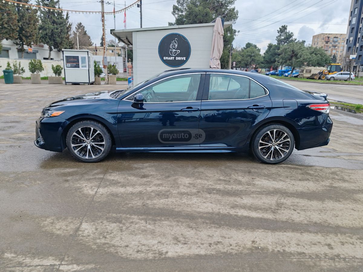 Toyota Camry - фото 4