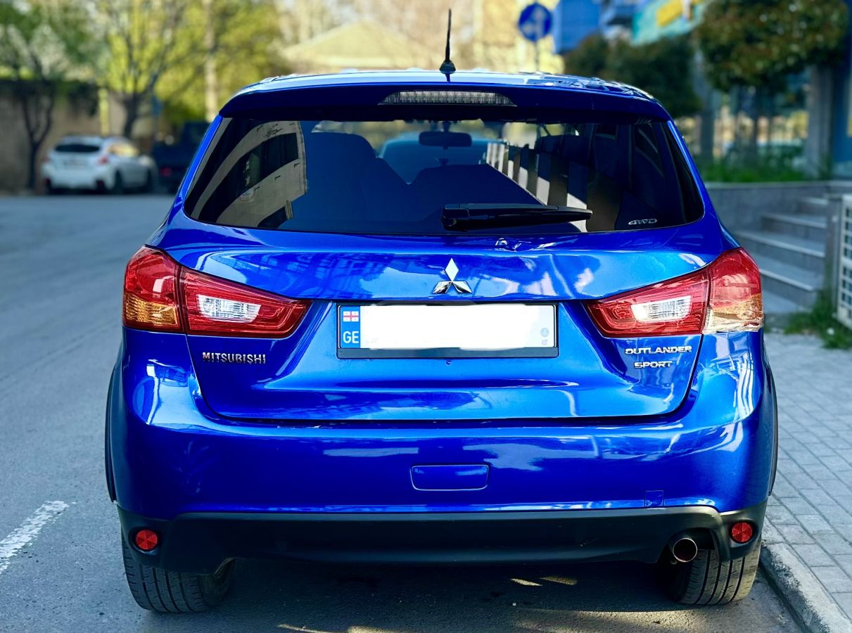 Mitsubishi Outlander Sport - фото 1