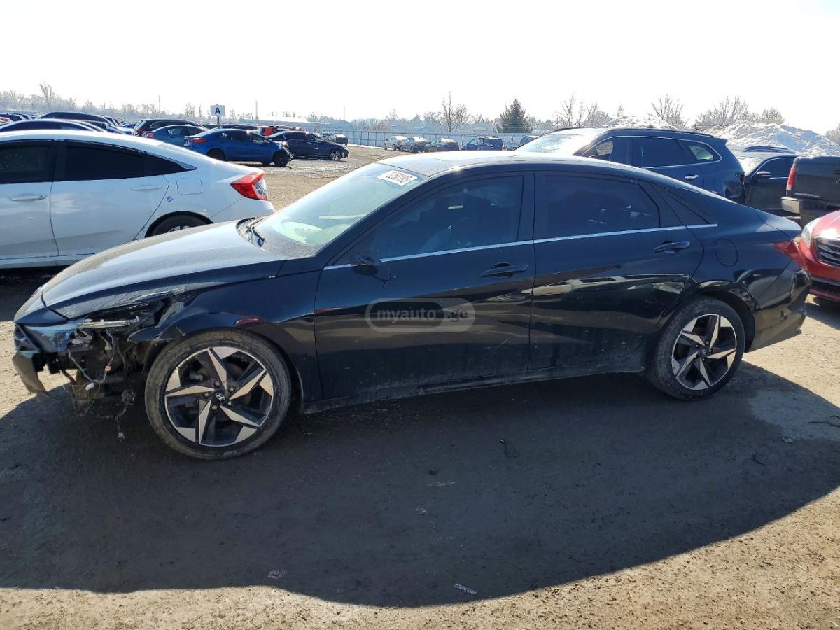 Hyundai Elantra - фото 1