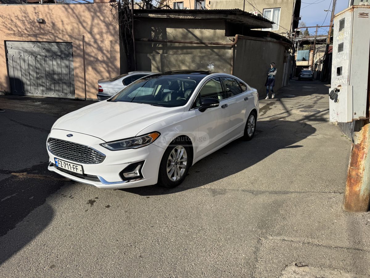 Ford Fusion - фото 1