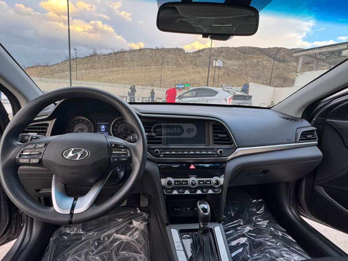 Hyundai Elantra - фото 5